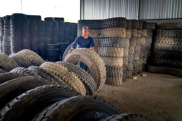 Essential Tips for Adjusting Tire Pressure on Lightweight Vehicles in a UK Heatwave